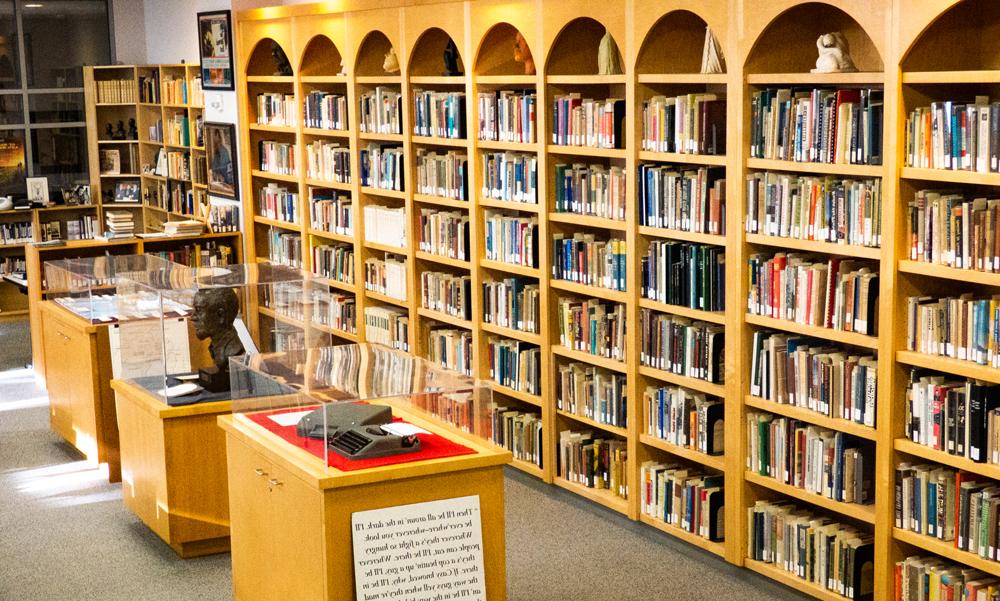 Bookshelves and displays within the Center for Steinbeck studies at 菠菜网lol正规平台.